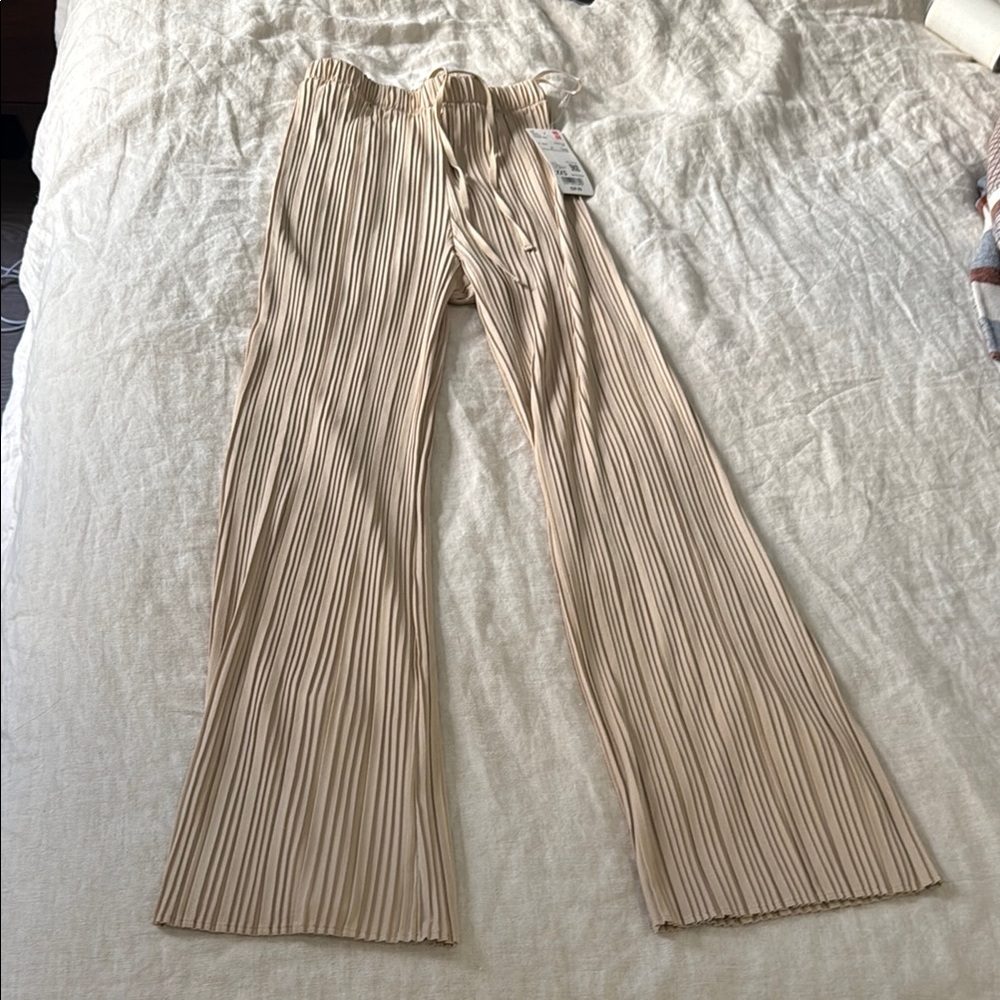 Uniqlo Tan Pleated Women's Pants XXS